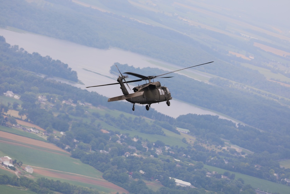 28th ECAB pilots conduct Black Hawk flight training