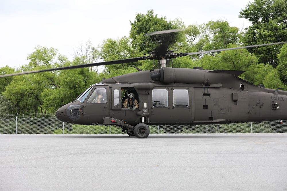 28th ECAB pilots conduct Black Hawk flight training