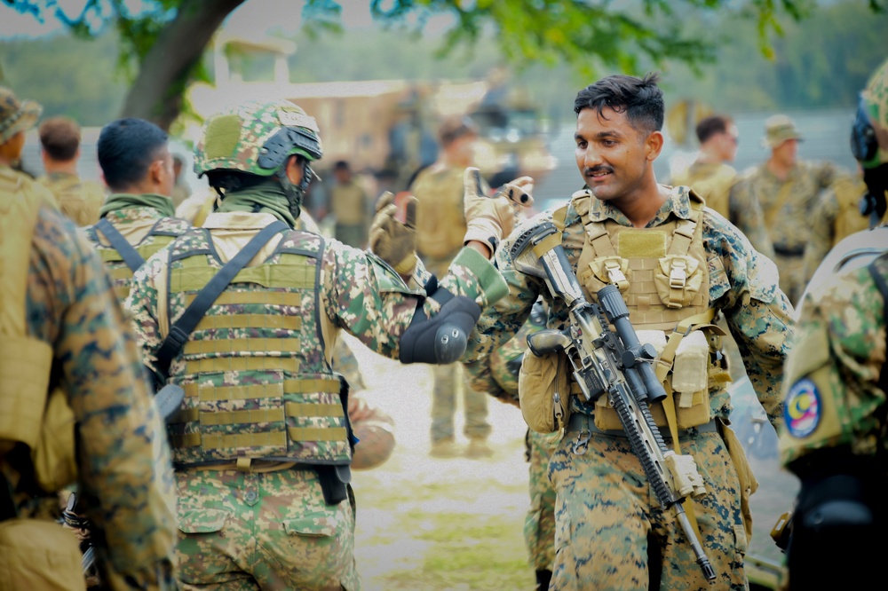 Malaysian Army and U.S. Marine Conduct Urban Warfare Exercise at RIMPAC 2022