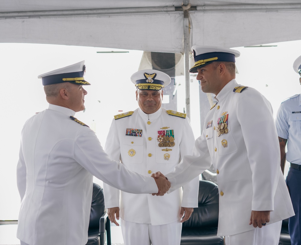 Coast Guard Cutter Waesche holds change-of-command ceremony