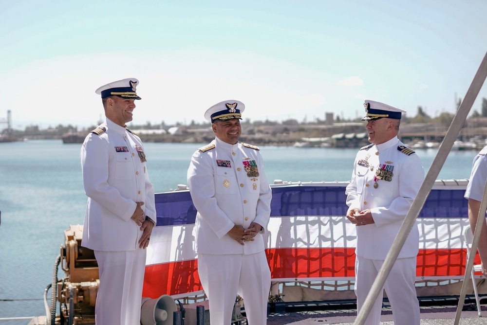 Coast Guard Cutter Waesche holds change-of-command ceremony