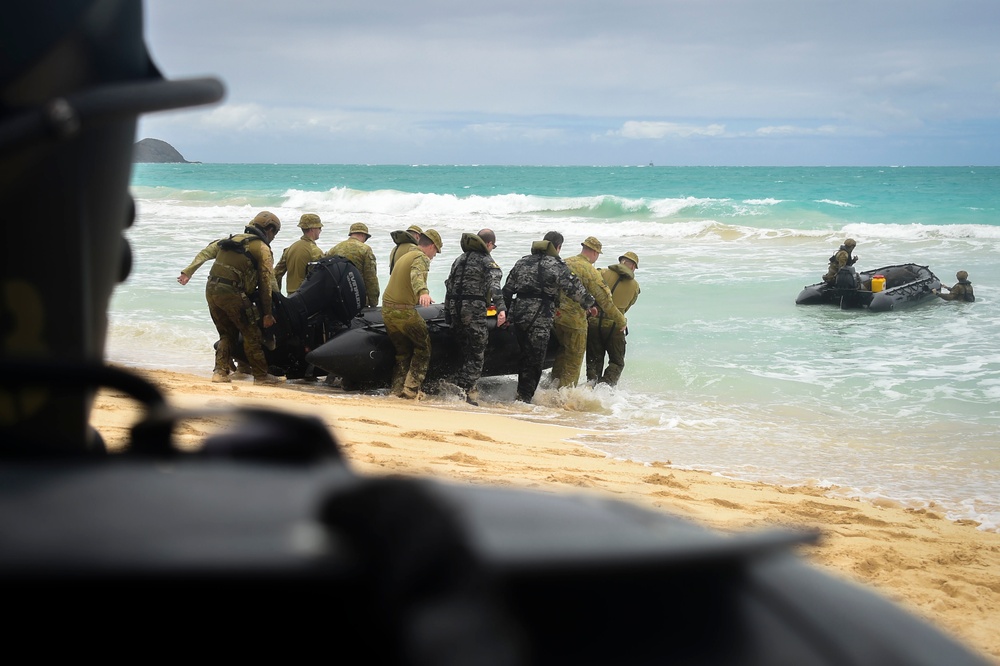 Australian Army and U.S. Marines Conduct Simulated Amphibious Operations Exercicse at RIMPAC 2022