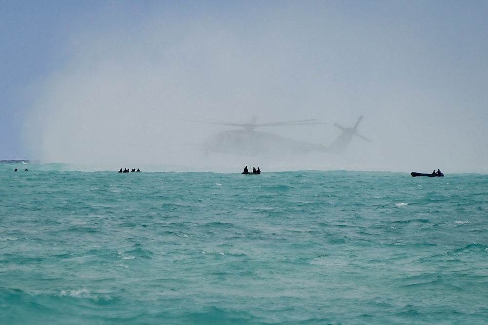 Australian Army and U.S. Marines Conduct Simulated Amphibious Operations Exercicse at RIMPAC 2022