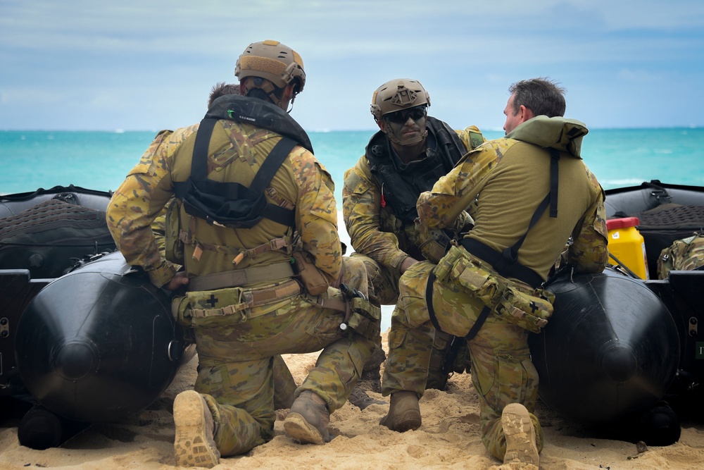 Australian Army and U.S. Marines Conduct Simulated Amphibious Operations Exercicse at RIMPAC 2022