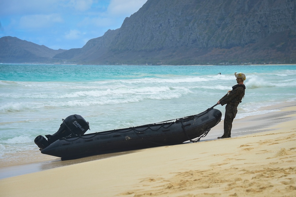 Australian Army and U.S. Marines Conduct Simulated Amphibious Operations Exercicse at RIMPAC 2022