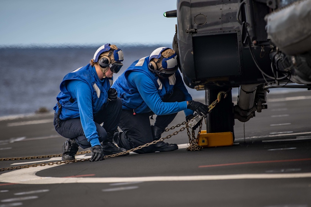 US Michael Monsoor, Chilean Navy Conduct Flight Ops During RIMPAC 2022