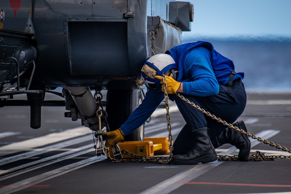 US Michael Monsoor,  Chilean Navy Conduct Flight Ops During RIMPAC 2022