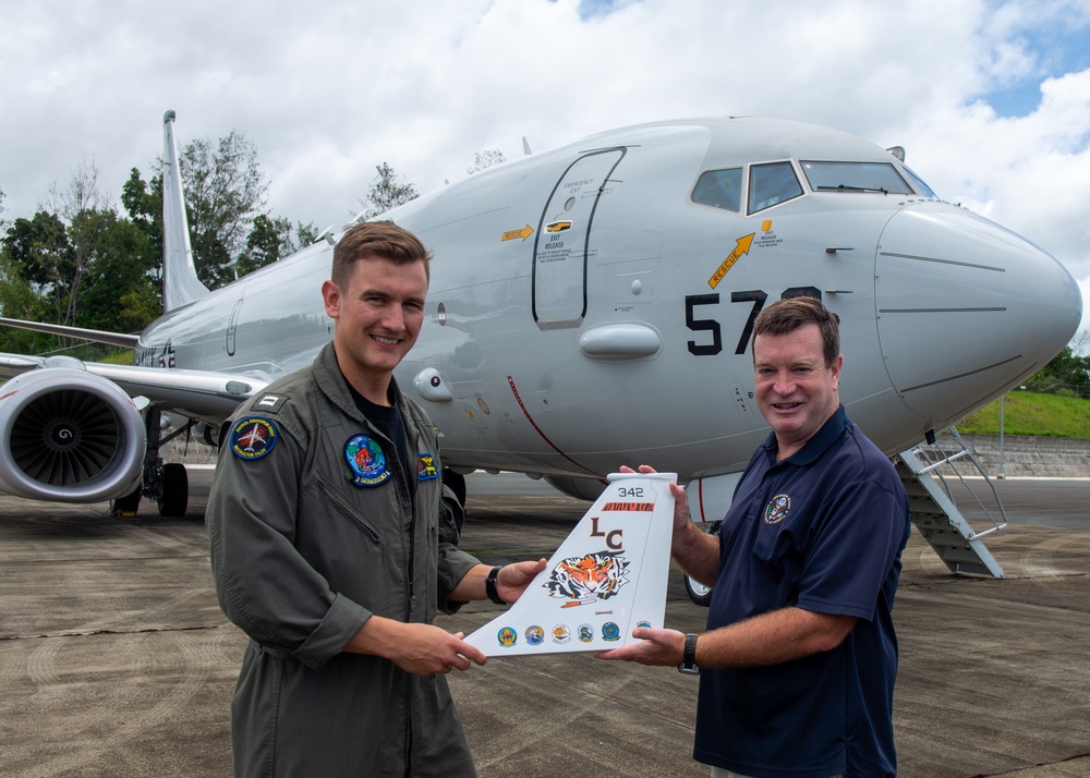 U.S. Ambassador to Palau Receives Gift From VP-8