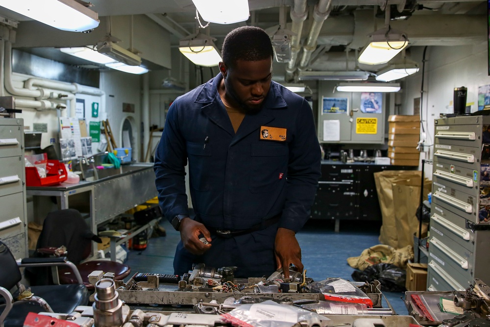 Abraham Lincoln Sailors conduct aircraft maintenance