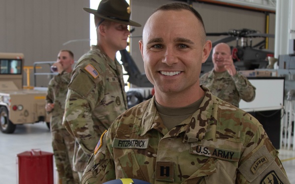 MING Army Aviator displays his custom painted UM pilot helmet