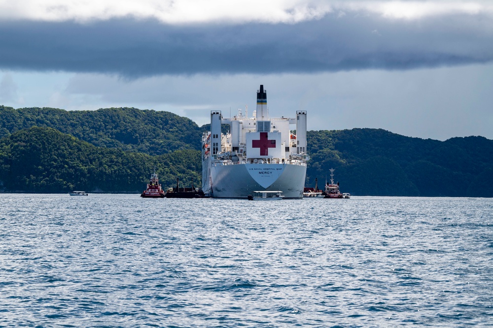 USNS Mercy (T-AH 19) Arrives in Palau During Pacific Partnership 2022