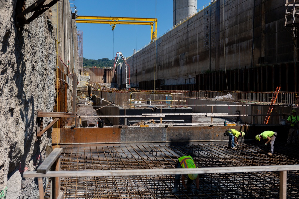 VIP Visits: Maj. Gen. Heitkamp visits Charleroi Locks and Dam