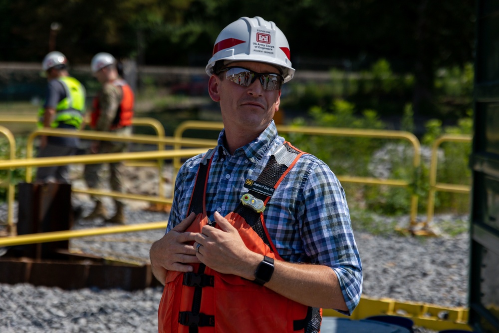 VIP Visits: Maj. Gen. Heitkamp visits Charleroi Locks and Dam