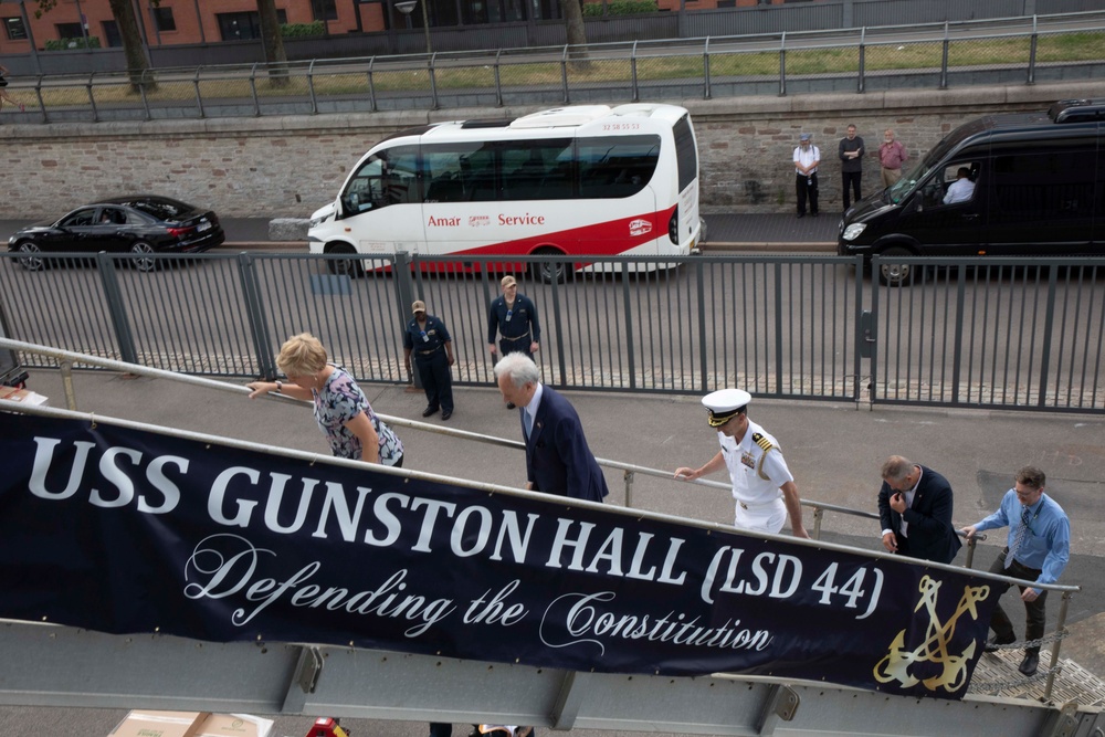 Visitors from the Ministry of Defense tour the Gunston Hall