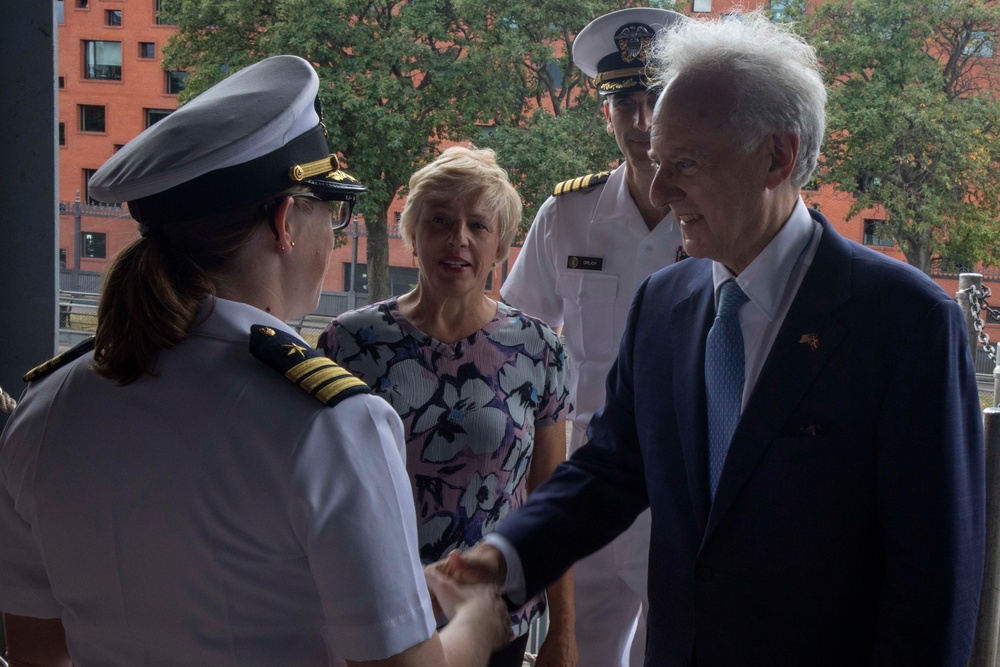 Visitors from the Ministry of Defense tour the Gunston Hall