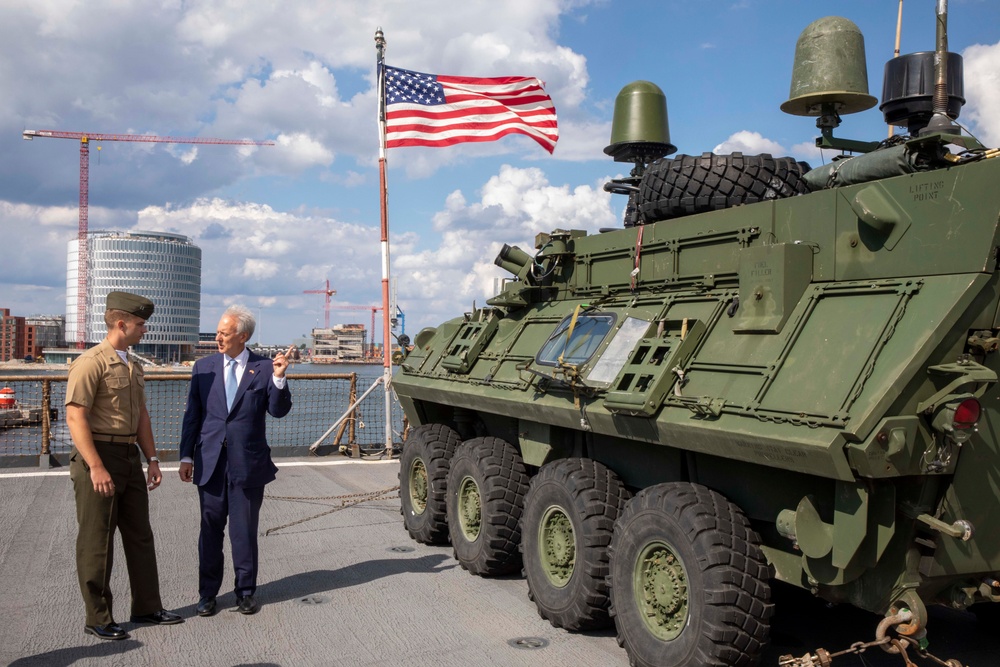 Visitors from the Ministry of Defense tour the Gunston Hall