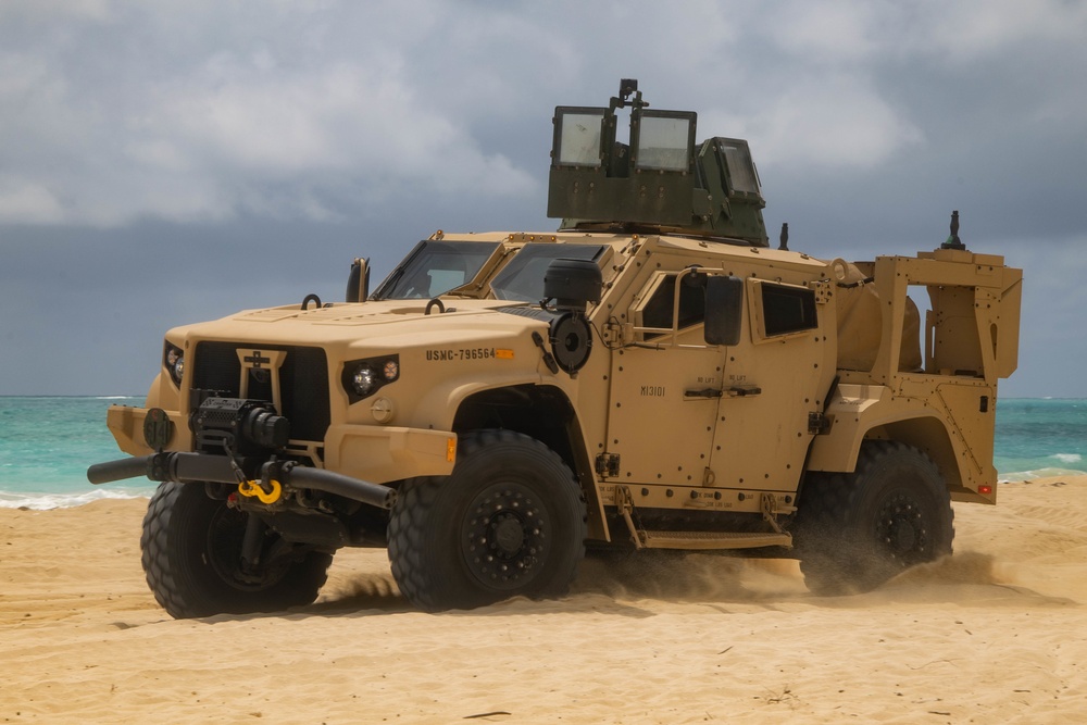 U.S. Marines and Australian Army Soldiers conduct helo-cast training during RIMPAC 2022