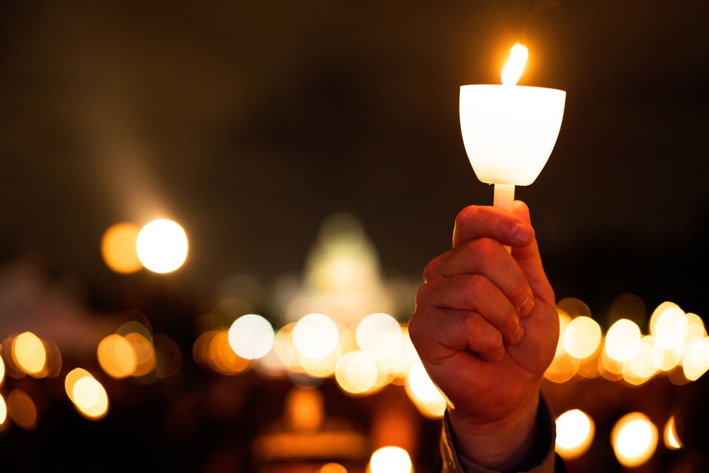 Coast Guard commandant attends 34th Annual Candlelight Vigil