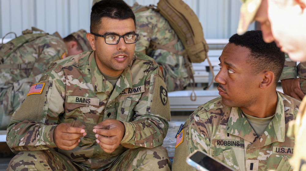 579th EN BN HHC Soldiers conduct Land Nav training