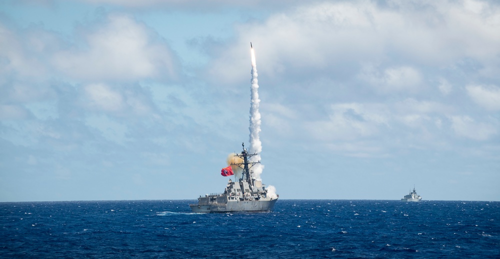 USS Chafee, HMCS Winnipeg and HMCS Vancouver participate in SAMEX during RIMPAC 2022