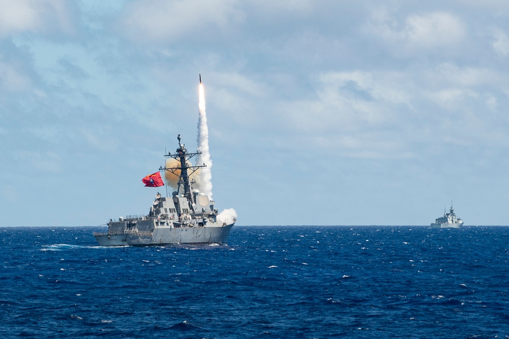 USS Chafee, HMCS Winnipeg and HMCS Vancouver participate in SAMEX during RIMPAC 2022