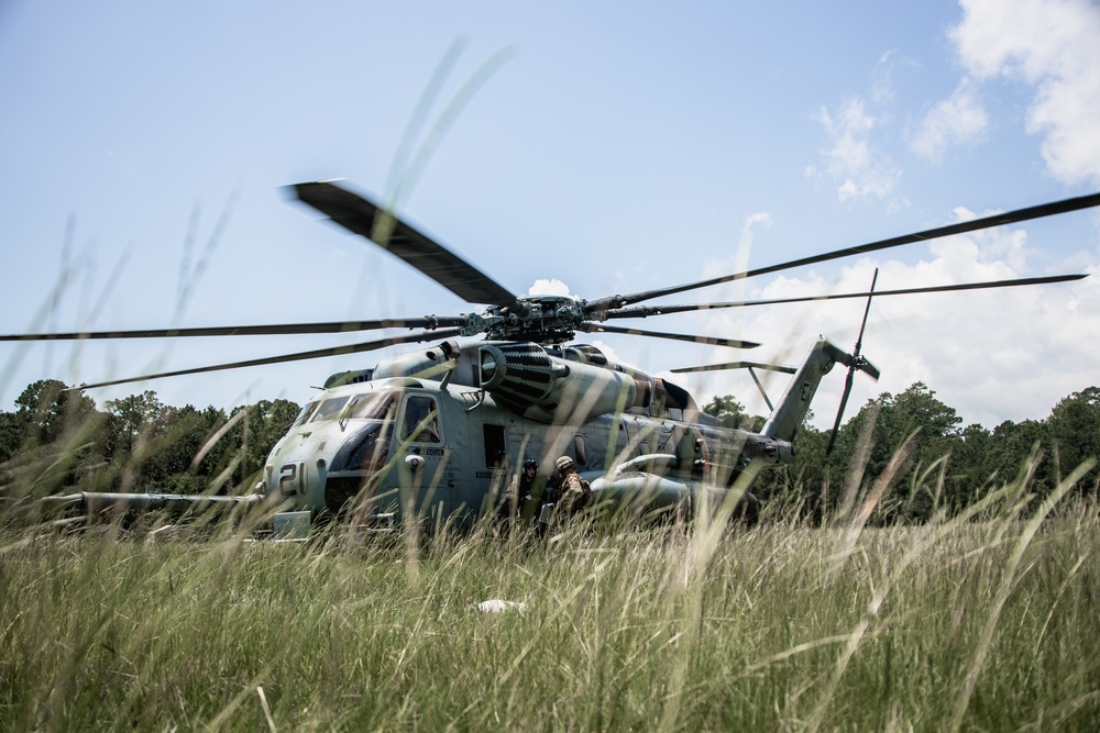 8th Engineer Support Battalion conducts refuel and flight operations during Summer Pioneer 2022 (Day 6)