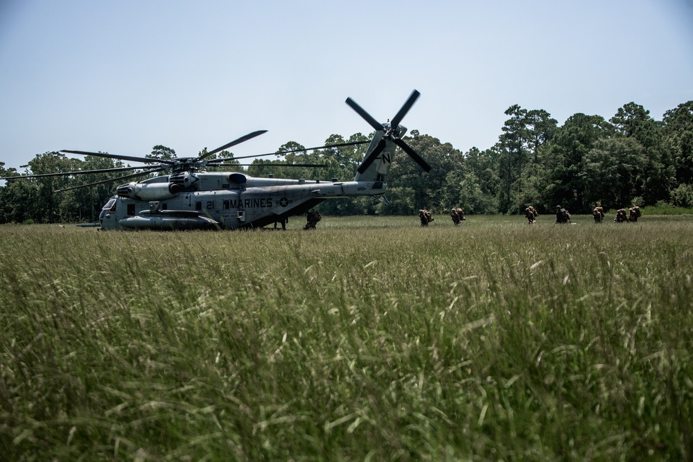 8th Engineer Support Battalion conducts refuel and flight operations during Summer Pioneer 2022 (Day 6)