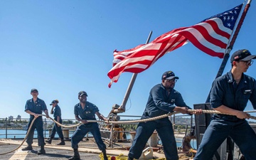 USS San Jacinto arrives in Split, Croatia