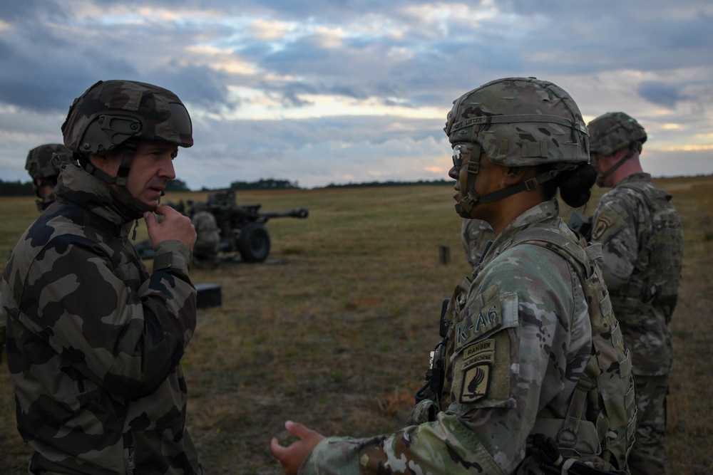 U.S. and French Soldiers working together