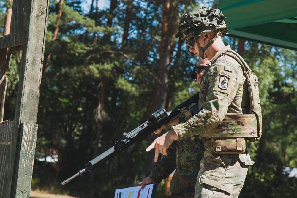 U.S. Soldiers shoot for the German Armed Forces Badge of Marksmanship (Schützenschnur)