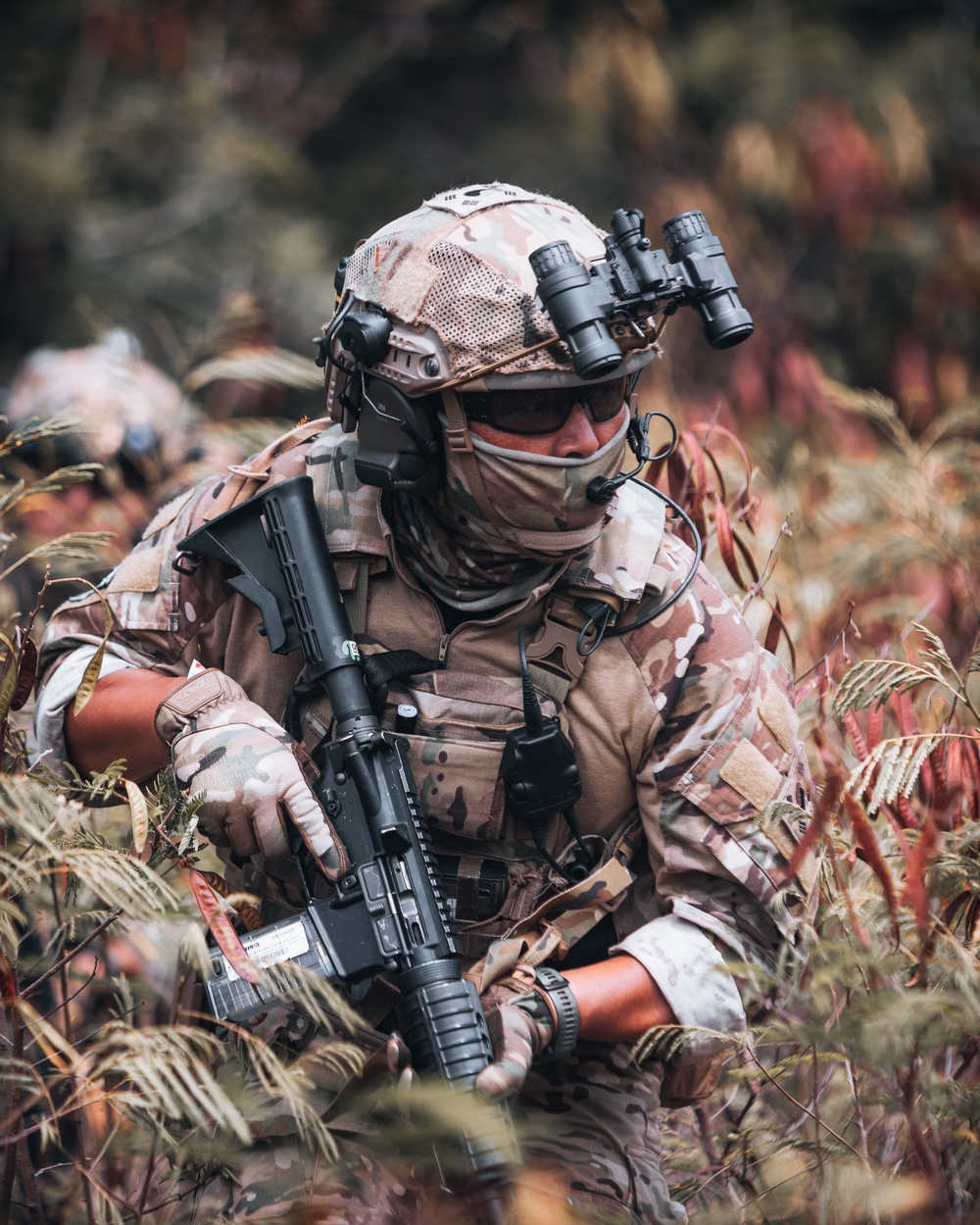 Multinational SOF perform helicopter cast training during RIMPAC 2022