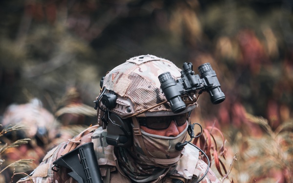 Multinational SOF perform helicopter cast training during RIMPAC 2022