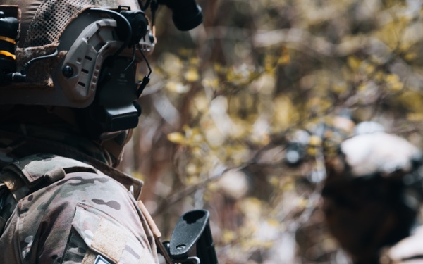 Multinational SOF perform helicopter cast training during RIMPAC 2022