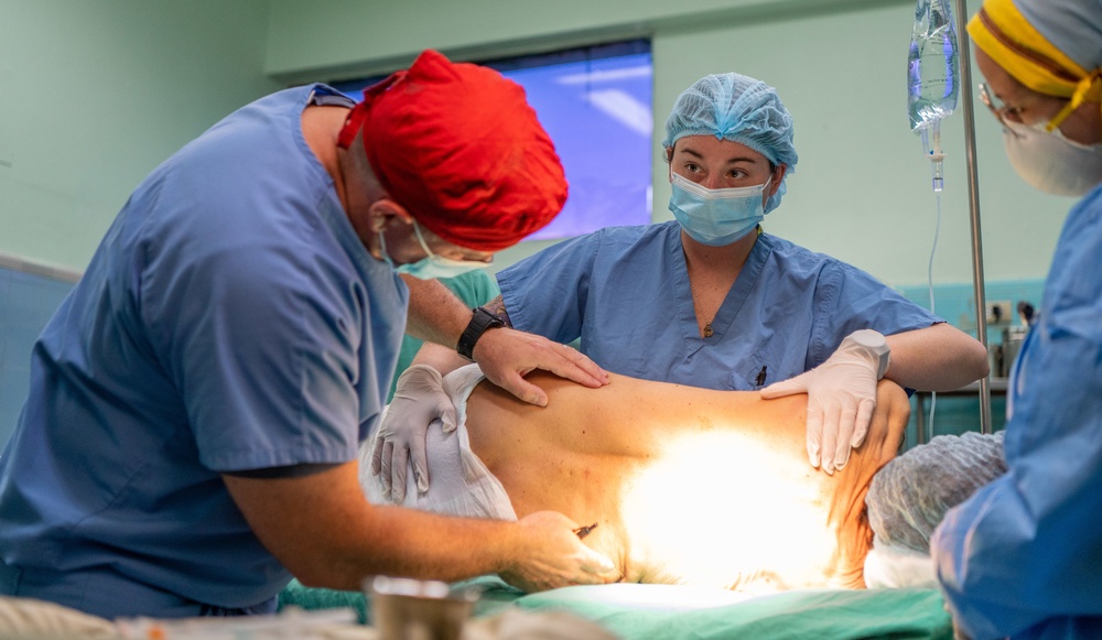 HEART 22 orthopedic team performs hip surgery at Hospital Escuela