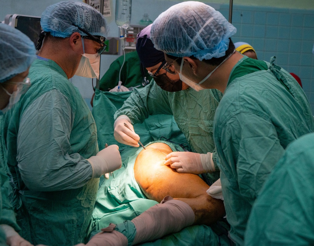 HEART 22 orthopedic team performs hip surgery at Hospital Escuela
