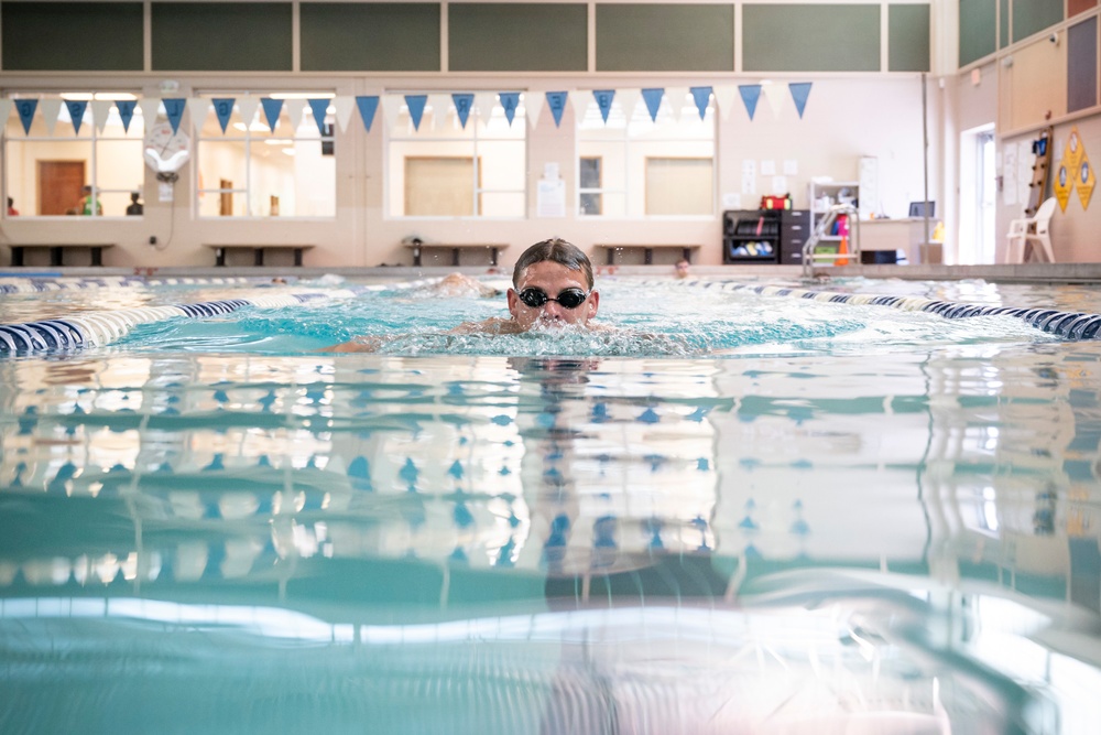 Future Sailors train in Navy Warrior Challenge Program swim clinic