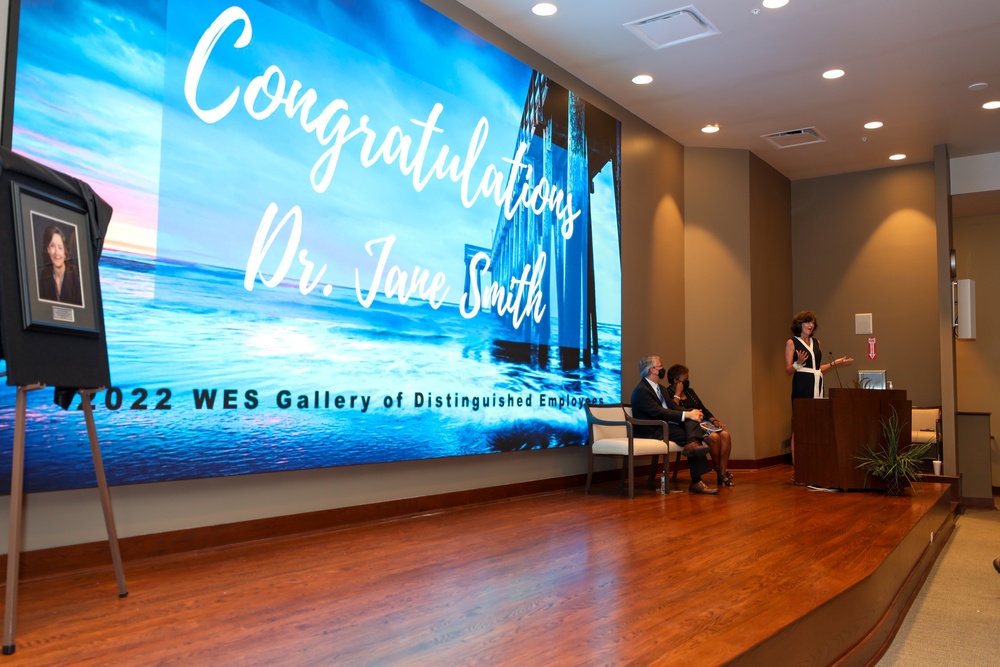 Smith inducted into the ERDC-WES Gallery of Distinguished Employees