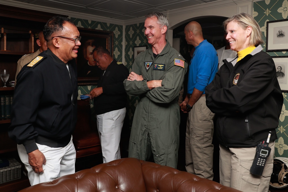 Military leaders from the Philippines visit Abraham Lincoln during RIMPAC 2022