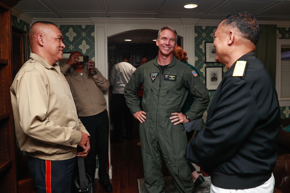 Philippines Military Leaders Visit USS Abraham Lincoln During RIMPAC 2022