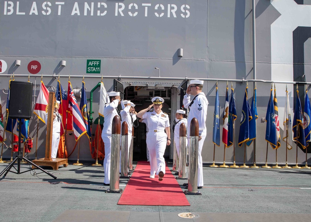 Amphibious Squadron SEVEN Changes Command