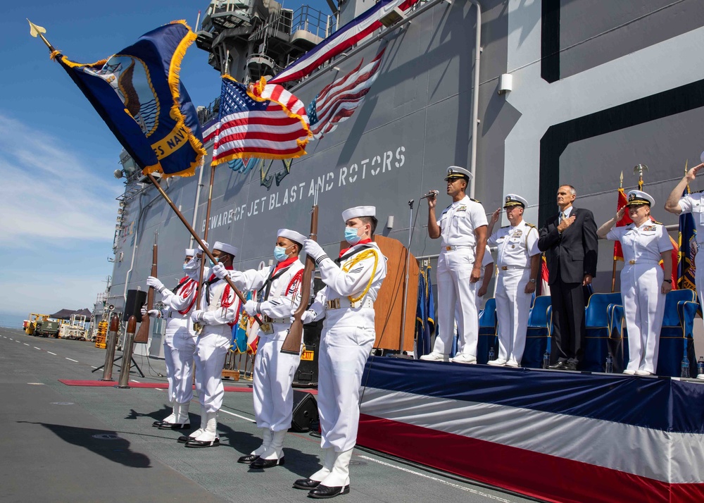 Amphibious Squadron SEVEN Changes Command