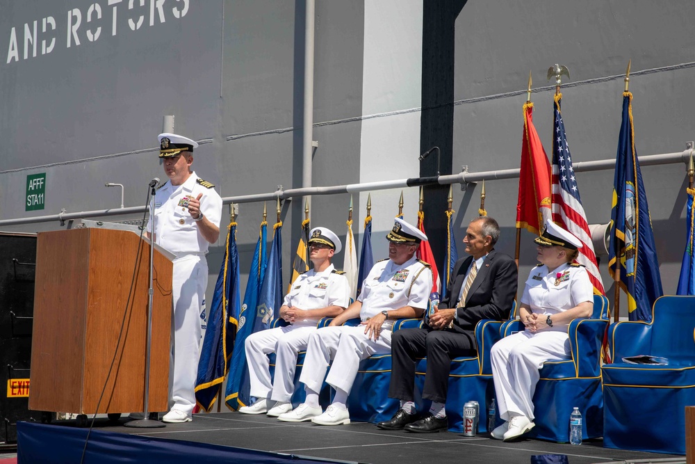 Amphibious Squadron SEVEN Changes Command