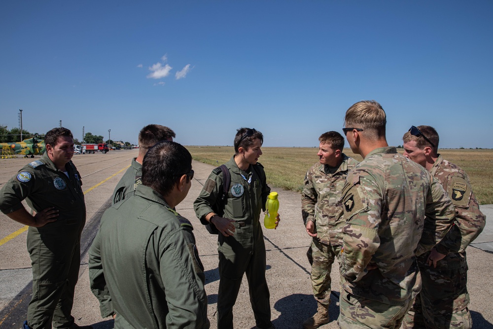 1-502nd Infantry Regiment conducts FRIES hot load training