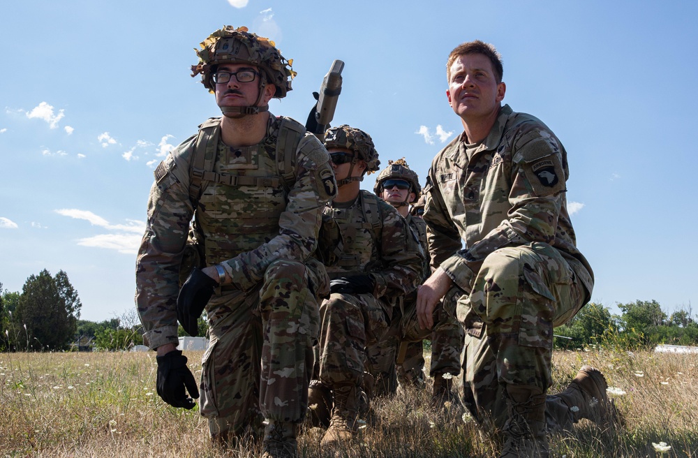 1-502nd Infantry Regiment conducts FRIES hot load training