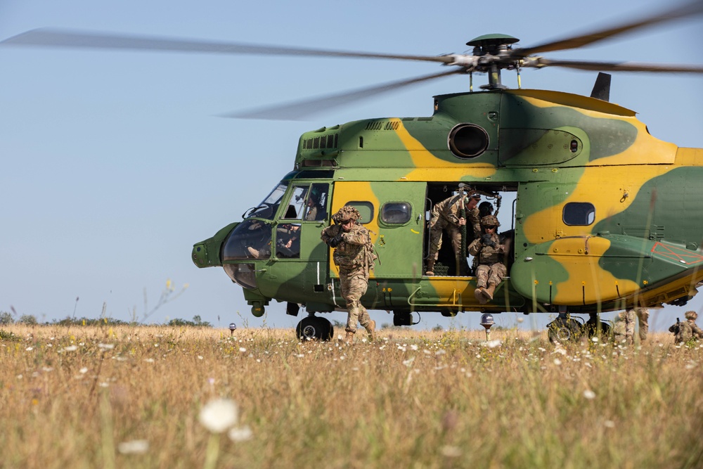 1-502nd Infantry Regiment conducts FRIES hot load training