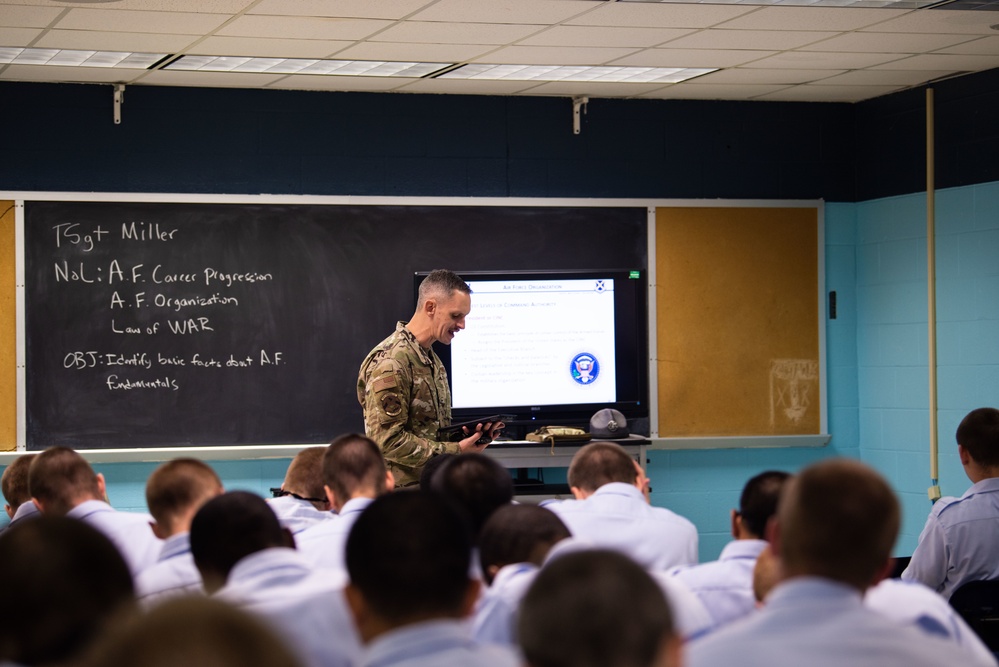 433rd Training Squadron Studies Military Structure