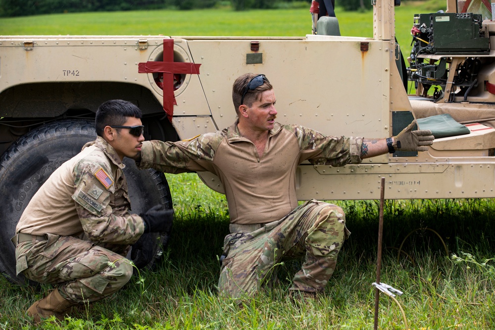 Soldiers of the 112th Field Artillery Regiment conduct Sling Load Operations at XCTC