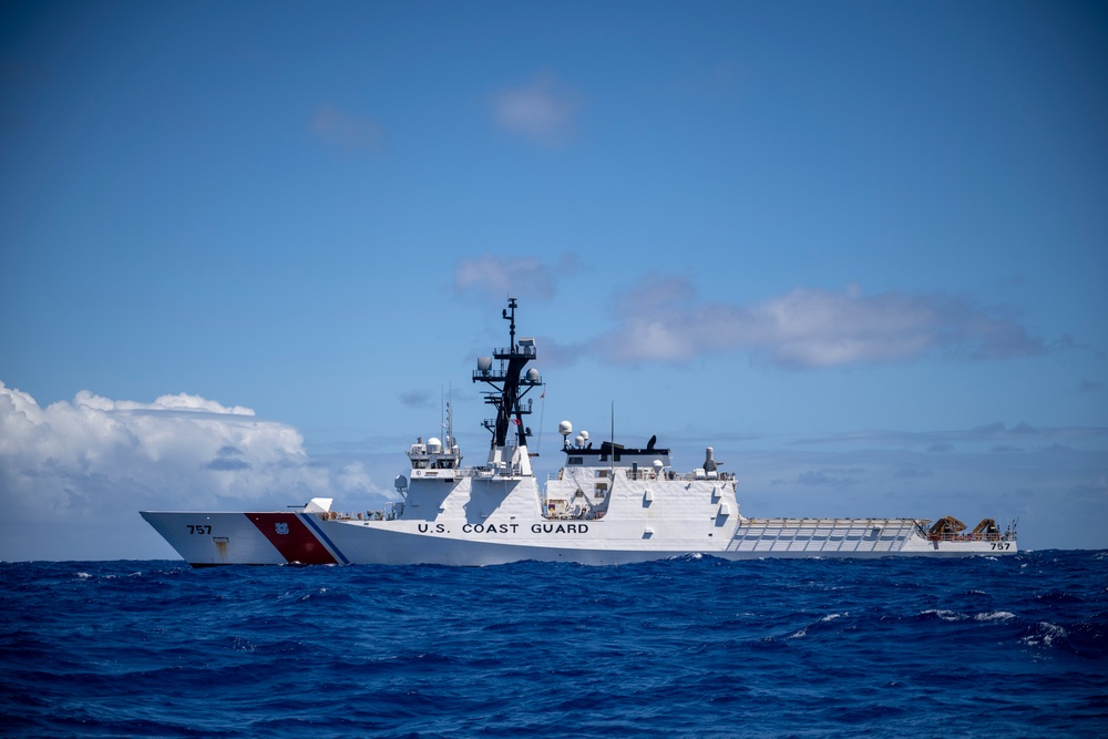 USCGC Midgett, U.S. Navy, French Navy Conduct Pursuit Training During RIMPAC 2022