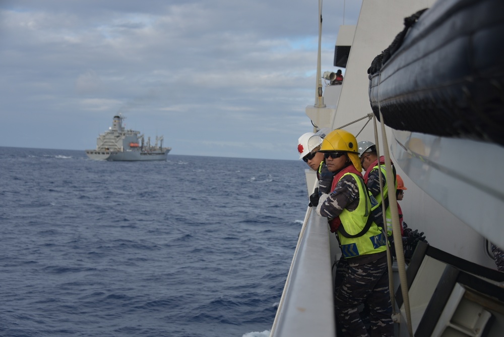 Indonesian Navy Sailors Prep for RAS with USNS Henry J. Kaiser During RIMPAC 2022