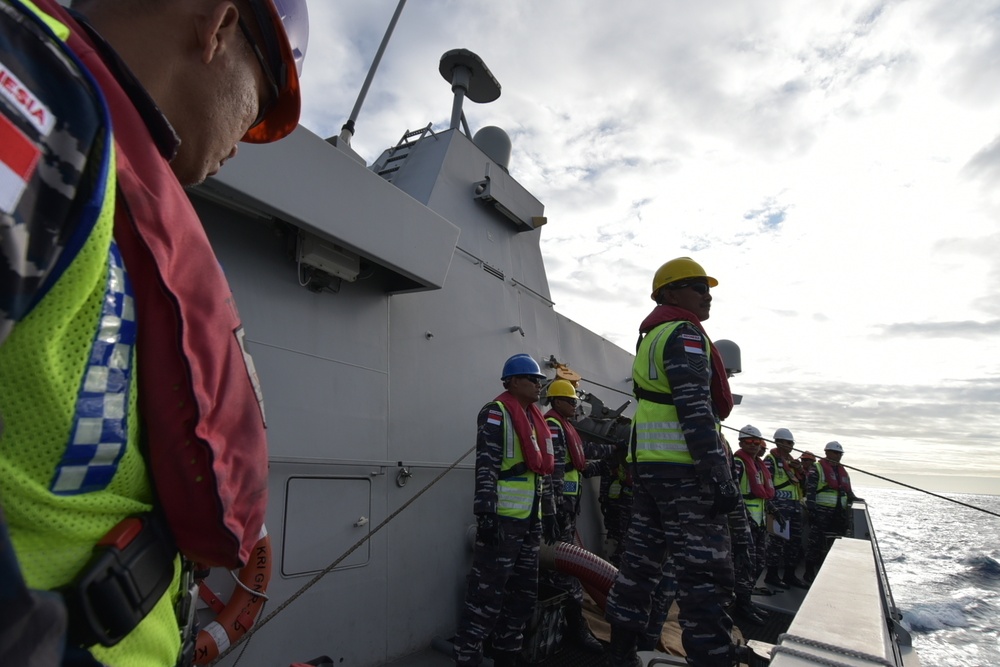 Indonesian Navy Sailors Prep for RAS with USNS Henry J. Kaiser During RIMPAC 2022